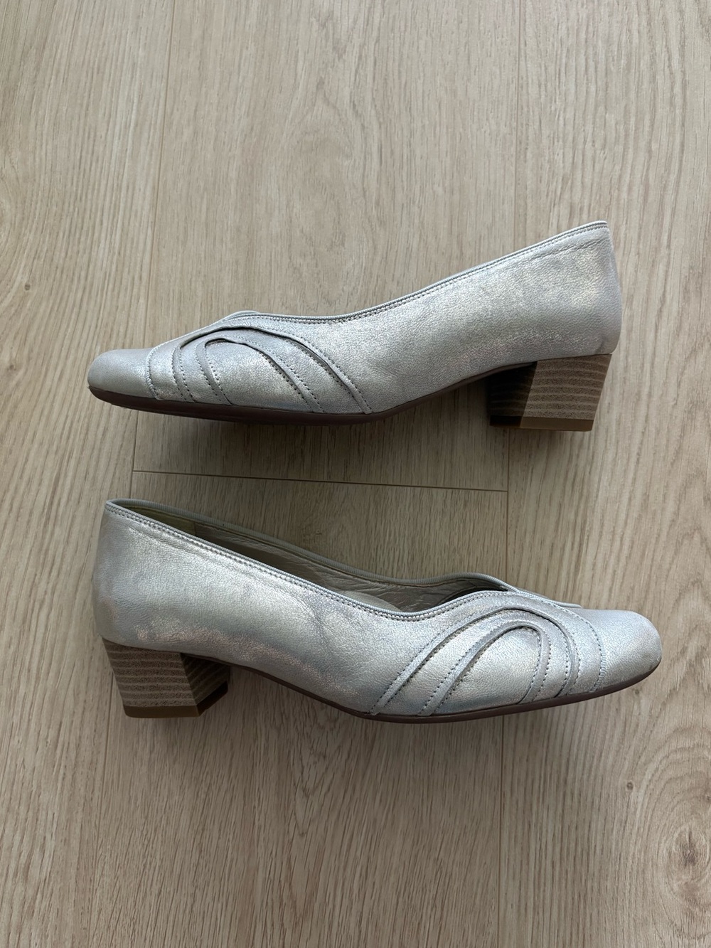 Ara Silver Leather Comfort Low Heels - Picture 3 of 15